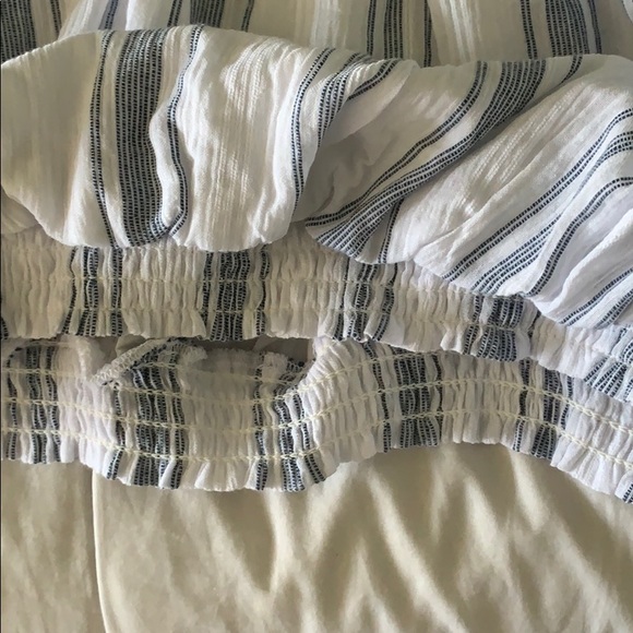 Tied Shoulder crop top - Picture 3 of 4